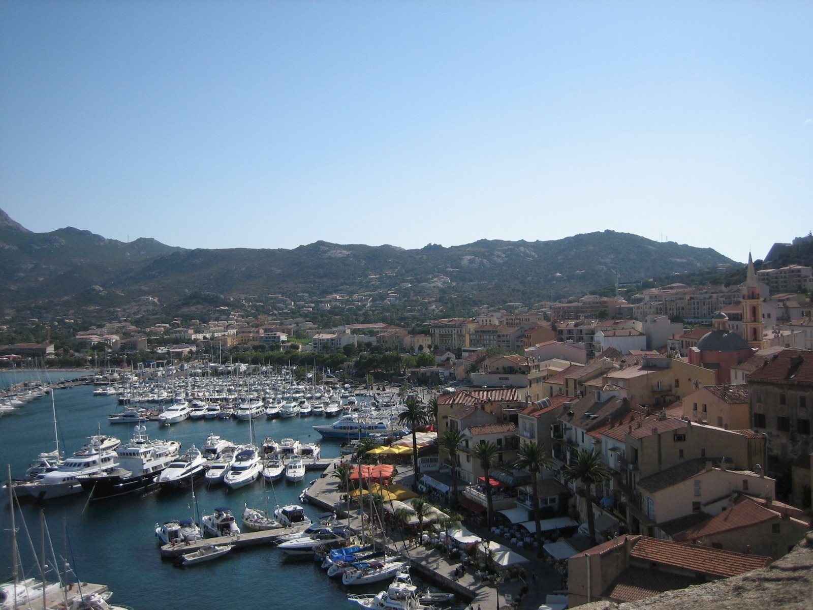 Яхты и катера в Кальви, Франция – фотографии Франции