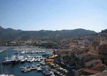 Яхты и катера в Кальви, Франция – фотографии Франции