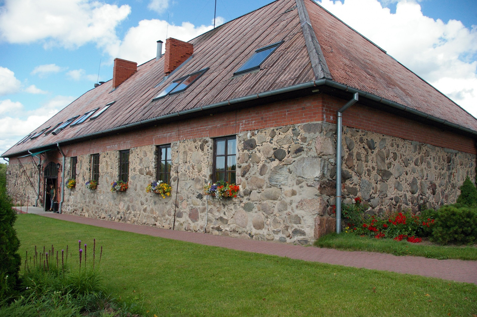 Красивый каменный дом в Лимбажи – фотографии Латвии