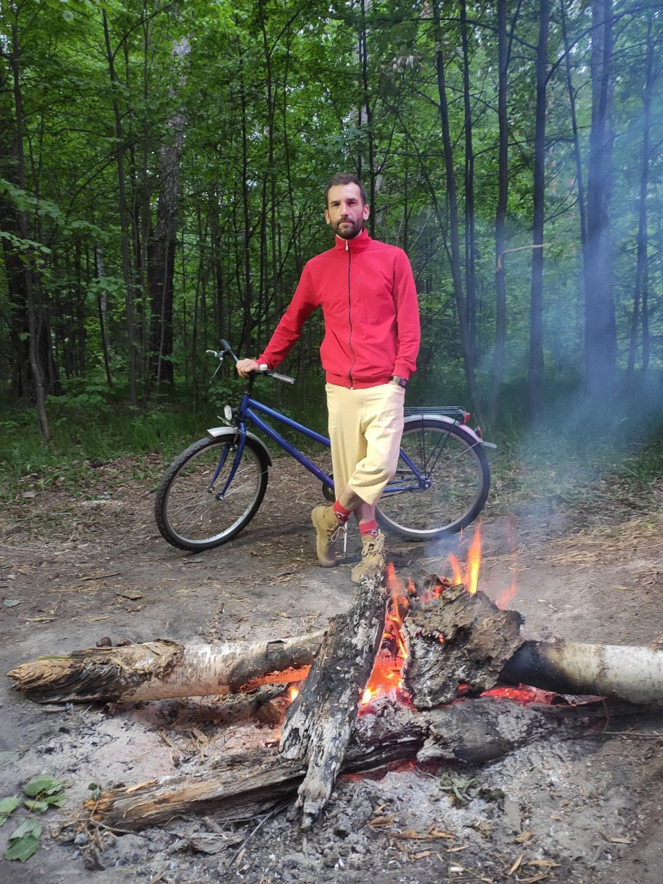 У костра – фотографии