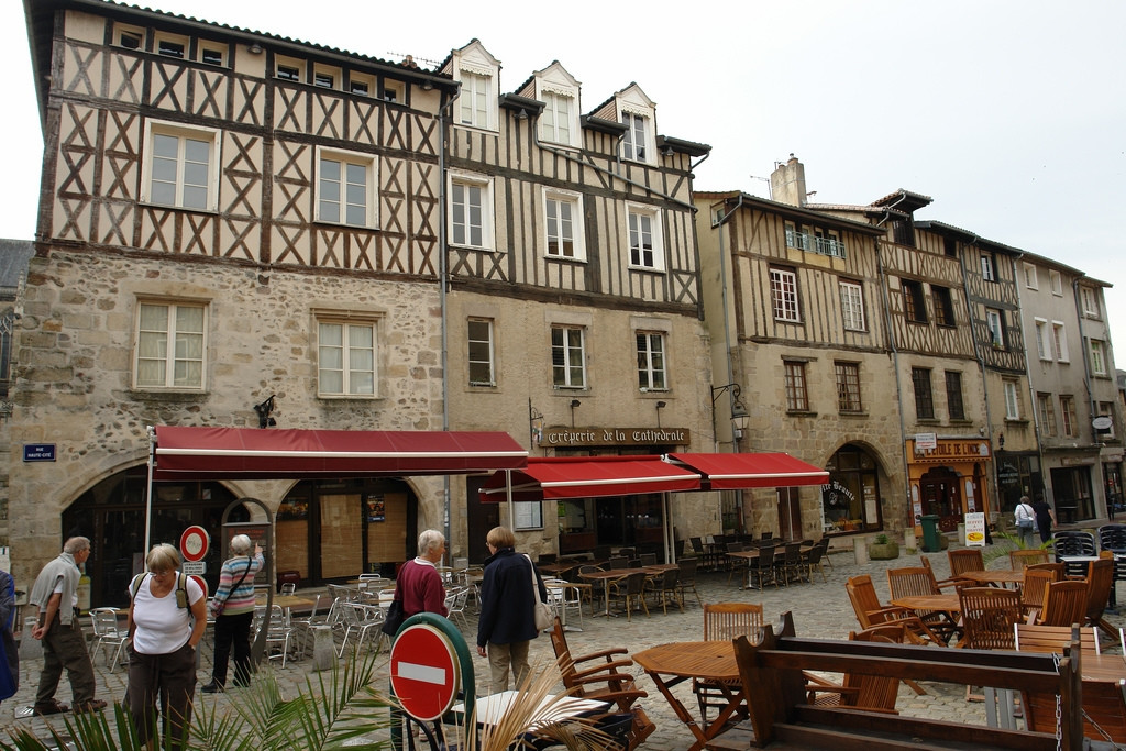 Туристы в Лиможе, Франция – фотографии Франции