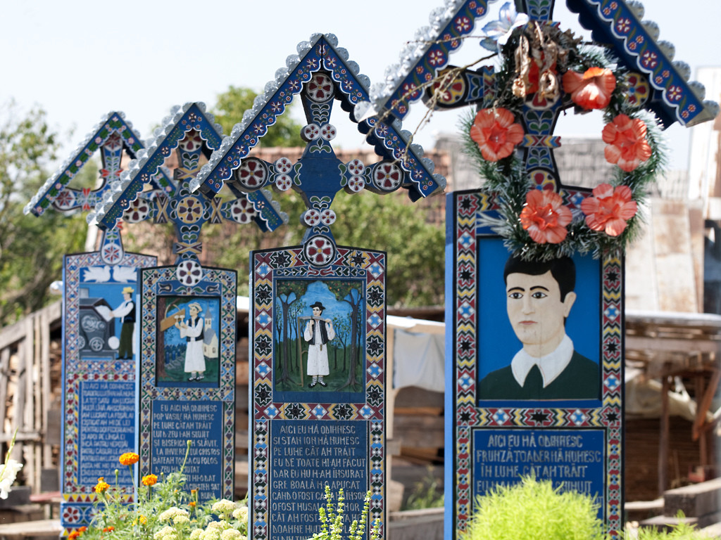 Весёлое кладбище (Cimitirul Vesel) в Румынии. Фото 1 – фотографии Румынии