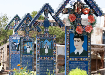 Весёлое кладбище (Cimitirul Vesel) в Румынии. Фото 1 – фотографии Румынии