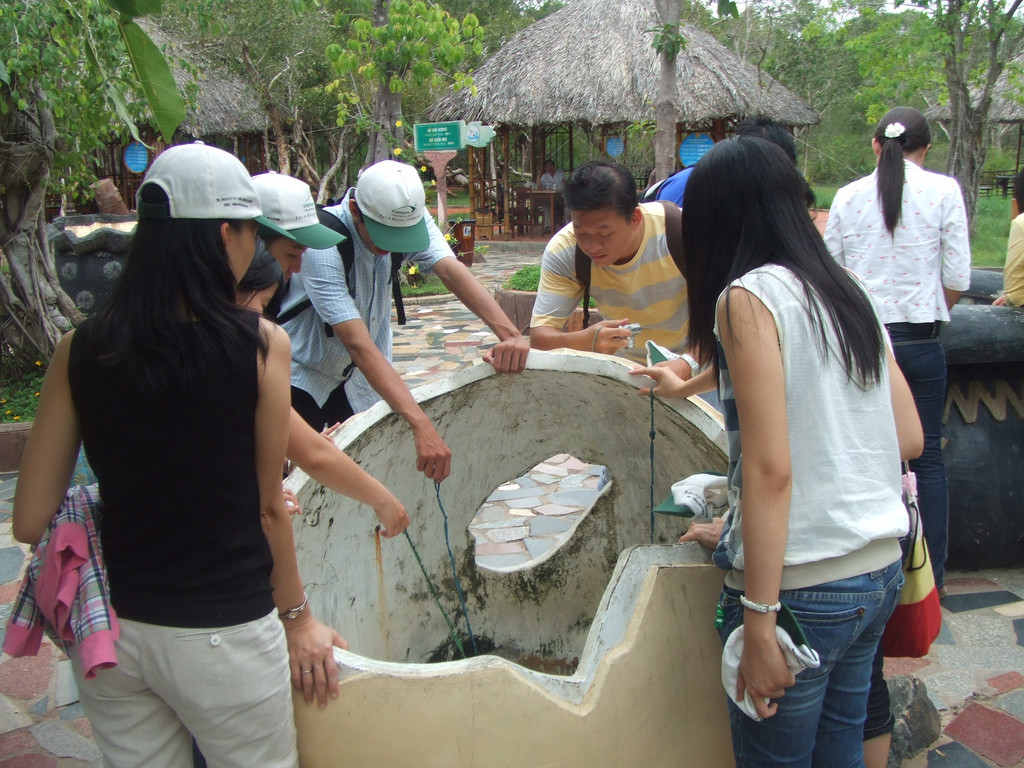Варят яйца в термальной горячей воде – фотографии Вьетнама