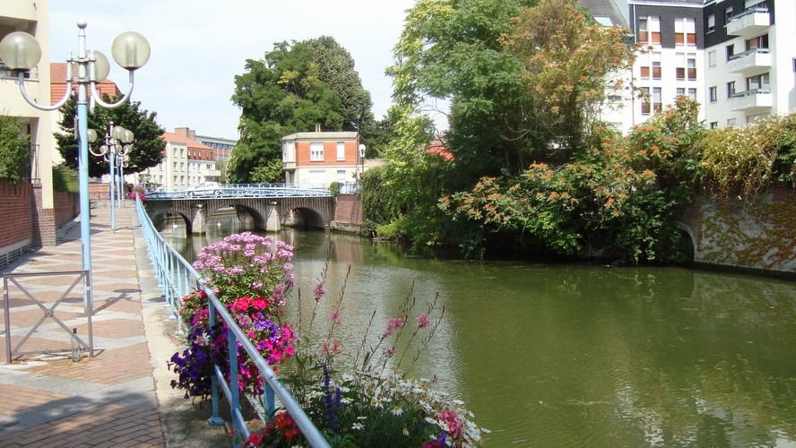 Набережная в Дуэ, Франция. Фото 3 – фотографии Франции