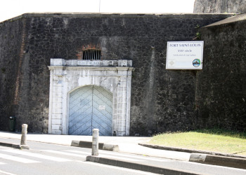 Форт Сен-Луис, город Фор-де-Франс – фотографии Мартиники