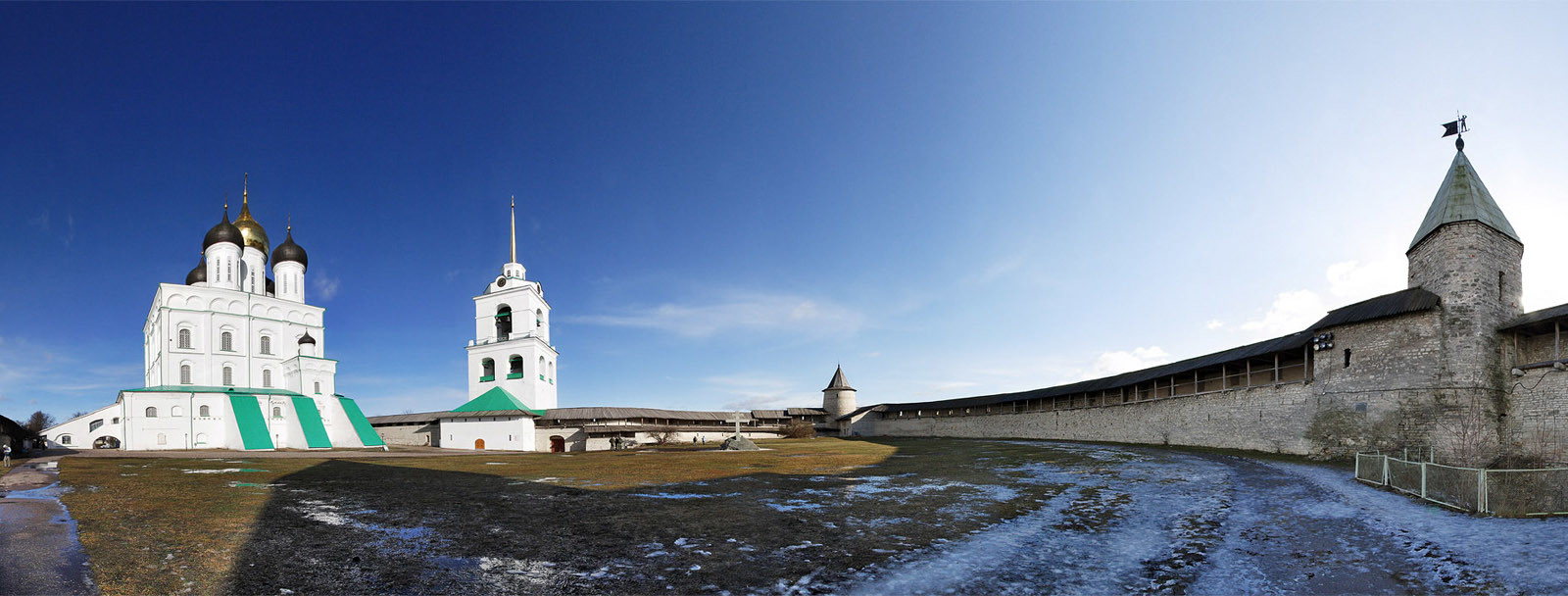 Псковский Кром (Кремль) — историко-архитектурный центр Пскова – фотографии России