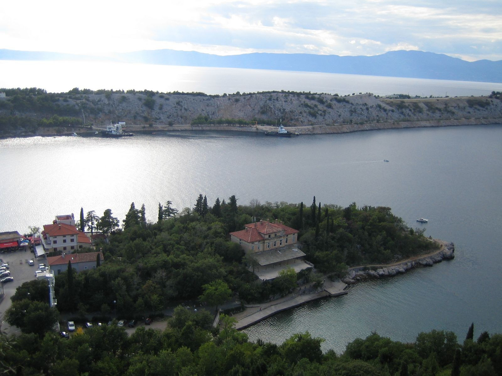 Берега в Омишаль, Хорватия – фотографии Хорватии