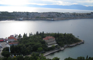 Берега в Омишаль, Хорватия – фотографии Хорватии