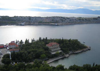 Берега в Омишаль, Хорватия – фотографии Хорватии