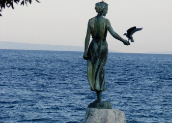 Памятник в Опатии, Хорватия. Фото 5 – фотографии Хорватии