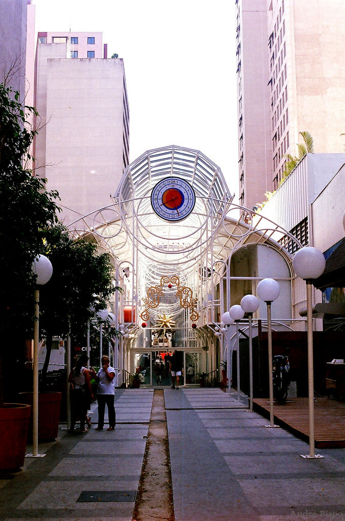 Руа 24 орас (Rua 24 Horas) или Улица 24 часа – фотографии Бразилии