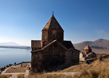 Церковь Гегард на озере Севан, Армения. Фото 3 – фотографии Армении