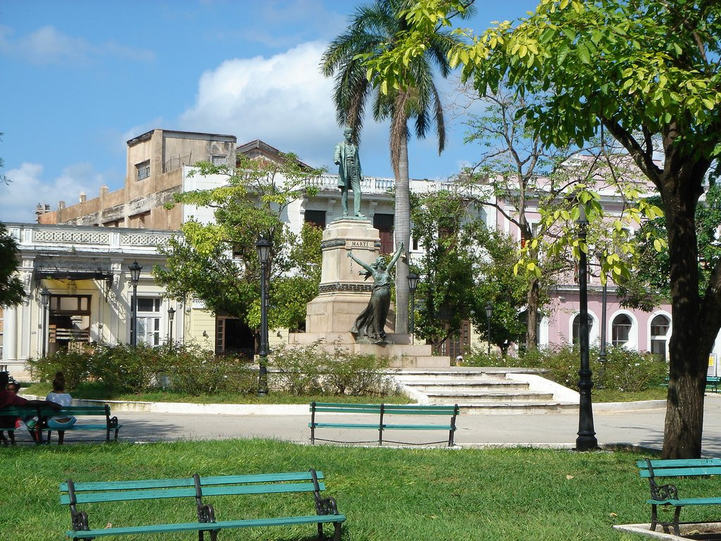 Памятник в Мантансасе, Куба – фотографии Кубы