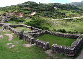 Панорамный вид Пука- Пукары/Puca Pucara – фотографии Перу