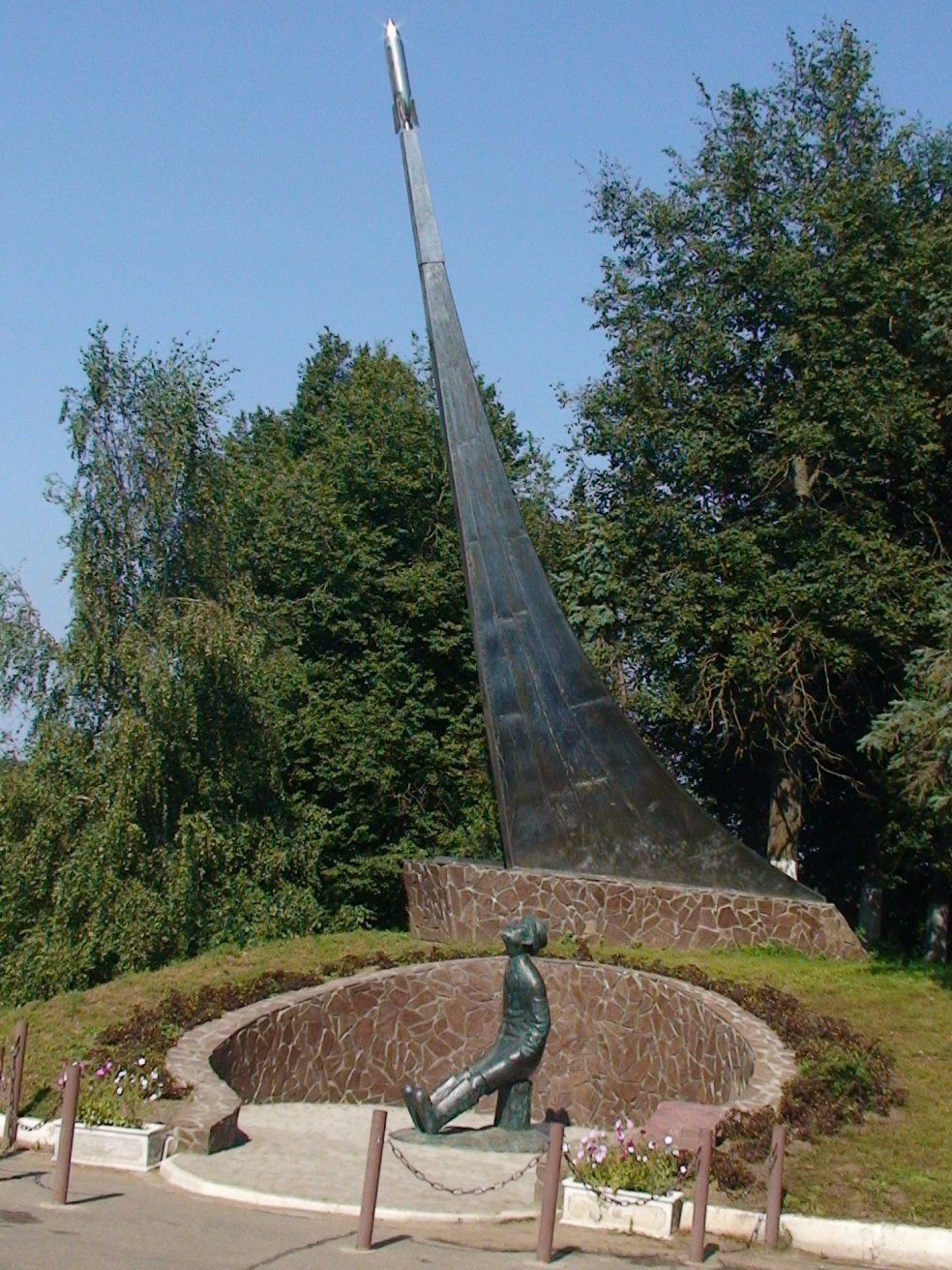 Памятник К.Э. Циолковскому в Боровске, Россия. Фото 1 – фотографии России