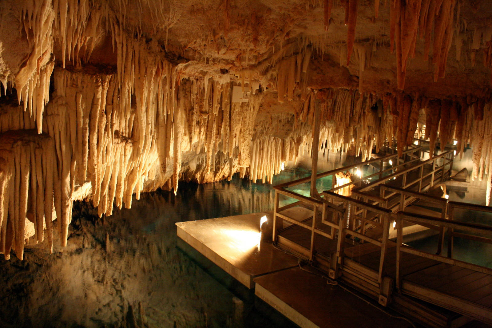 Пещеры Кристал-Кейв (Crystal Cave) в Гамильтоне – фотографии Бермудских островов