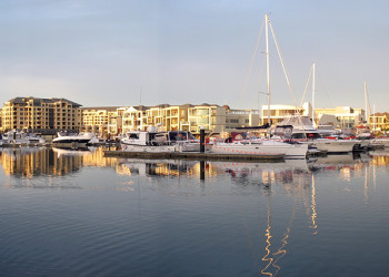 Яхт-порт в районе Гленелг, Аделаида, Австралия – фотографии Австралии