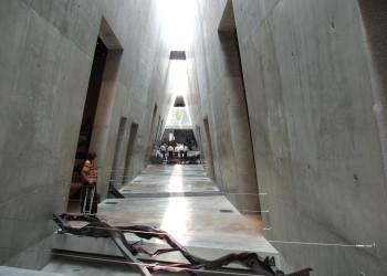 Мемориал жертвам фашизма Яд ва-Шем (Yad Vashem) в Иерусалиме, Израиль – фотографии Израиля