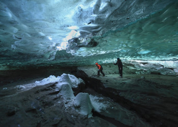 Чтобы увидеть ледник Менденхолл в Аляске изнутри, нужно приложить немало усилий – фотографии США