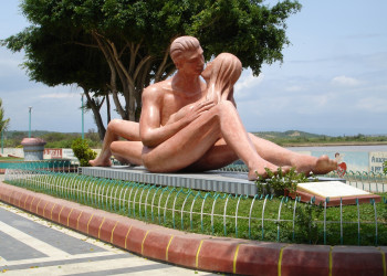 Прикольная статуя – фотографии Перу