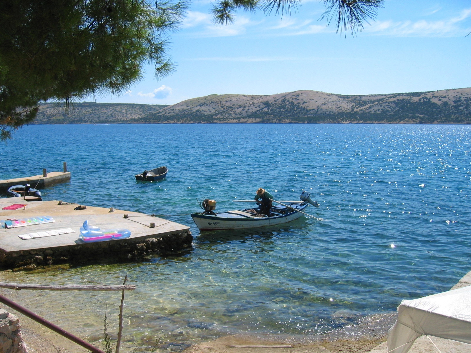 Лодки у причала в Новалья, Хорватия – фотографии Хорватии