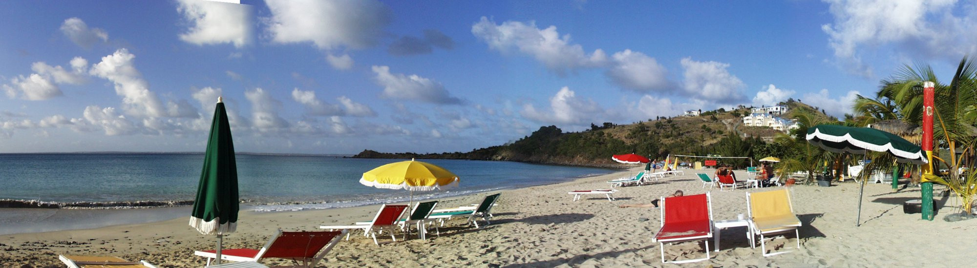 Шезлонги на пляже в Сен-Мартене. Фото 8 – фотографии Сен-Мартена