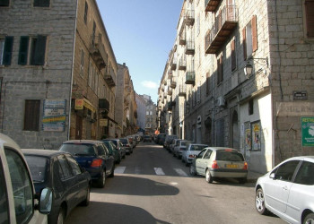 Улица в Сартене, Франция. Фото 3 – фотографии Франции