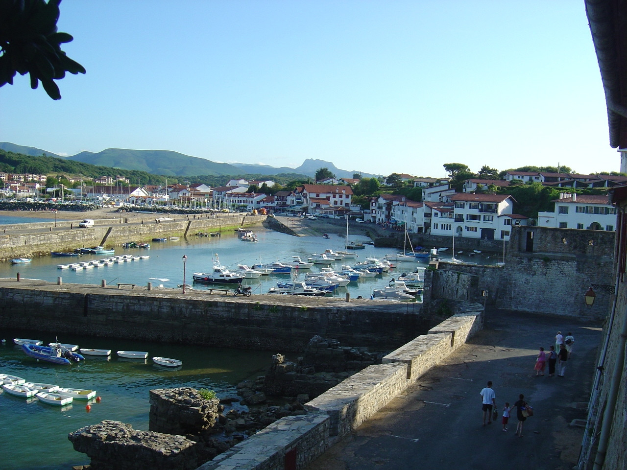 Набережная в Сибуре, Франция. Фото 6 – фотографии Франции