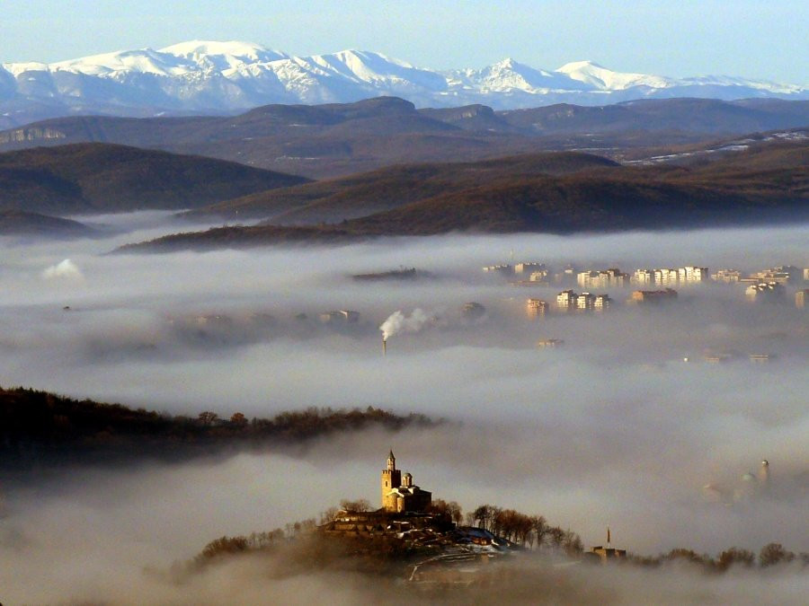 Туман в Велико-Тырново, Болгария – фотографии Болгарии