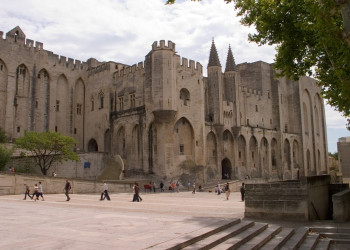 Достопримечательность в Авиньоне, Франция – фотографии Франции