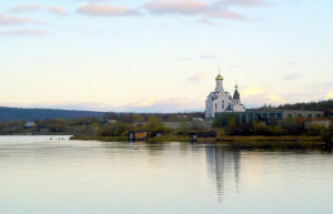 Озеро в Мончегорске, Россия – фотографии России