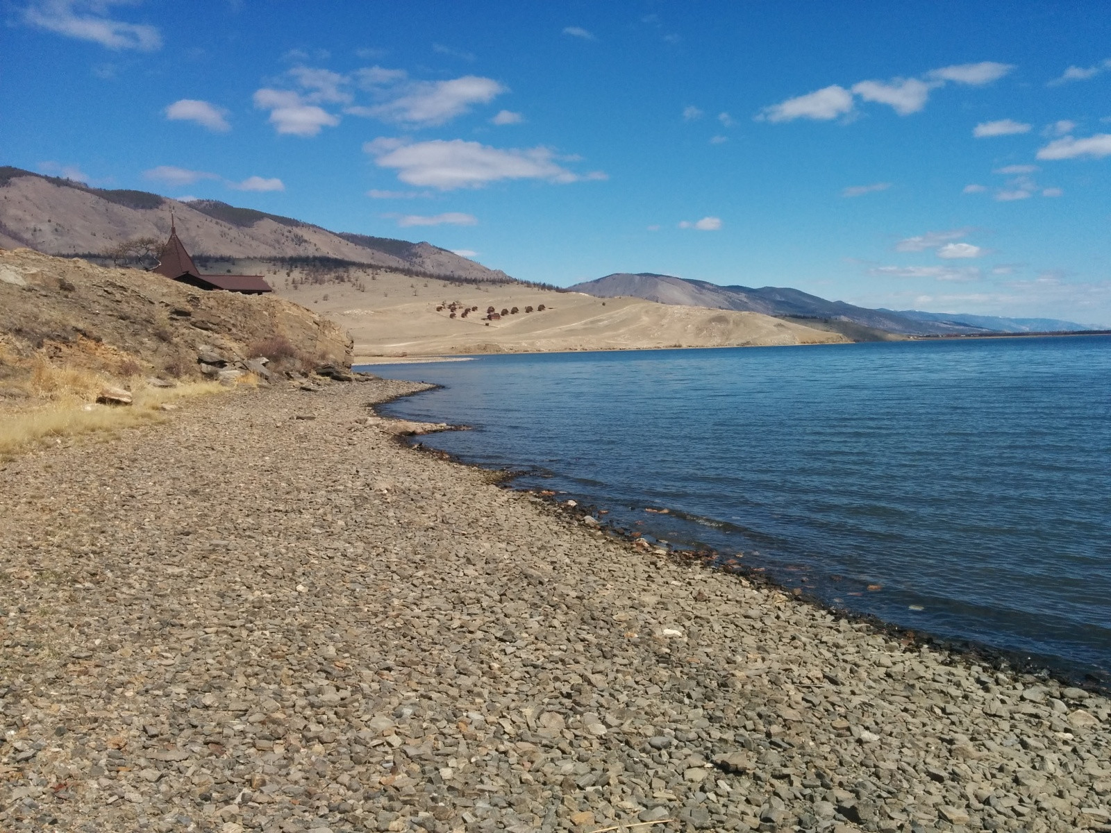 Пляж возле тубазы Да-Ши, Малое море, Байкал – фотографии России