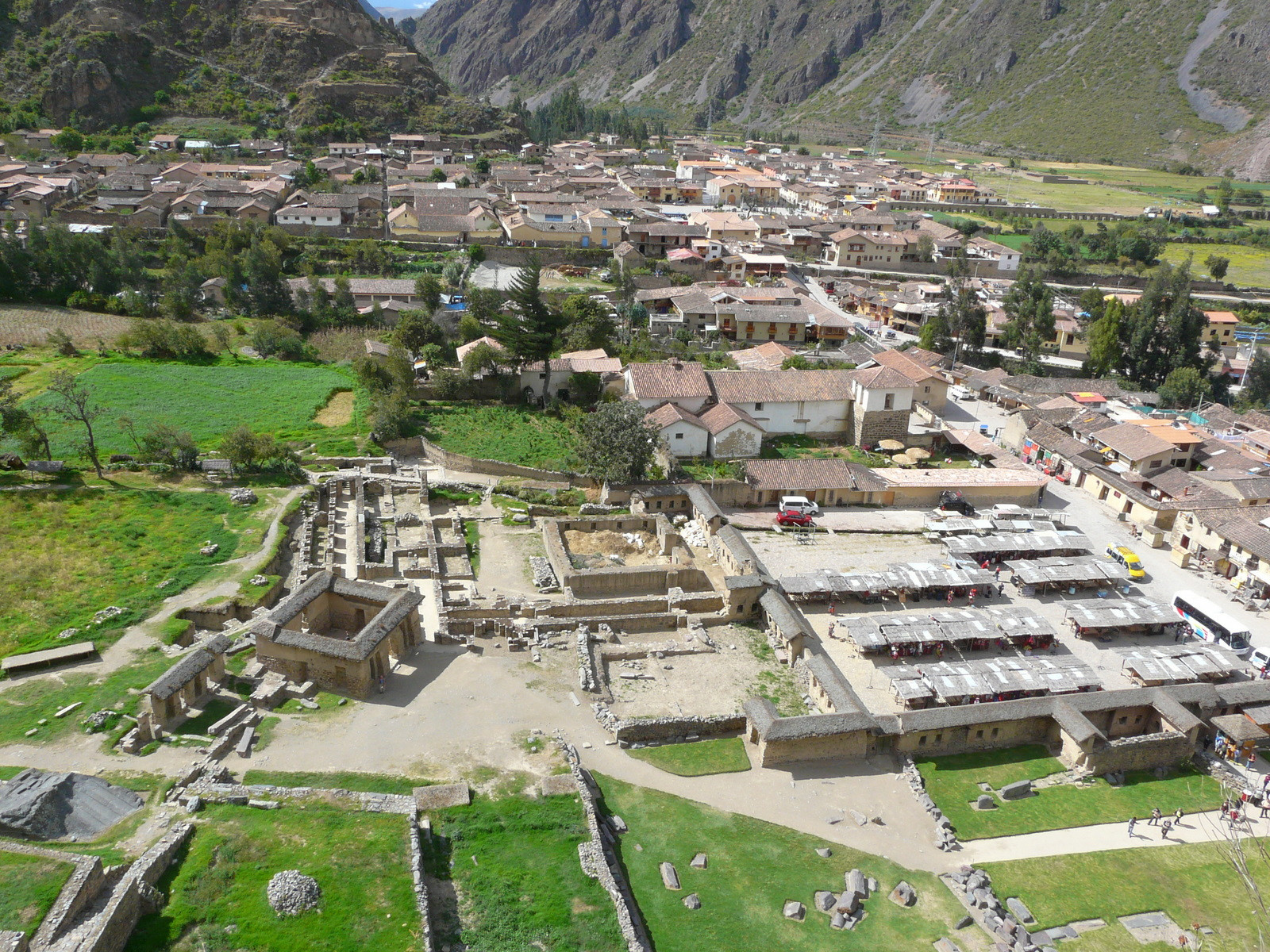 Район Аракама (Araqhama) и площадь Маньяраки – фотографии Перу