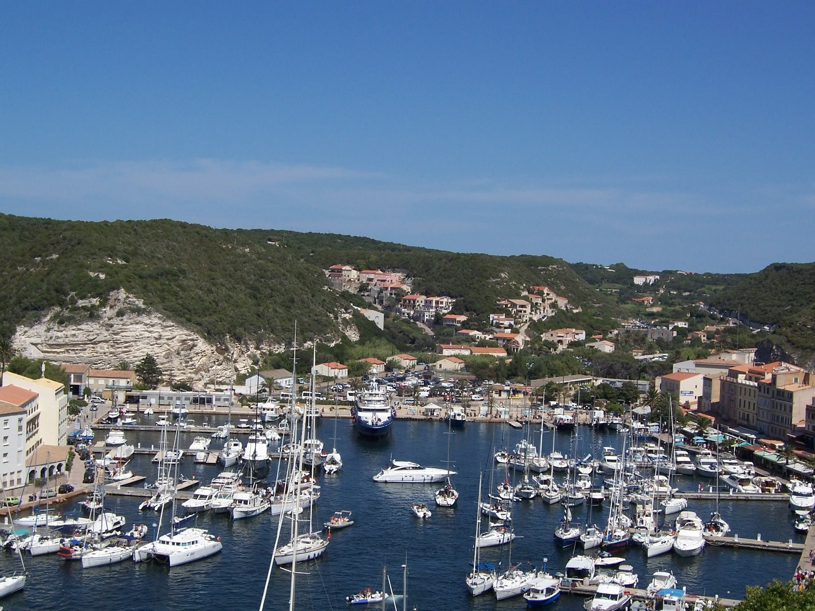 Порт в Бонифачо, Франция – фотографии Франции