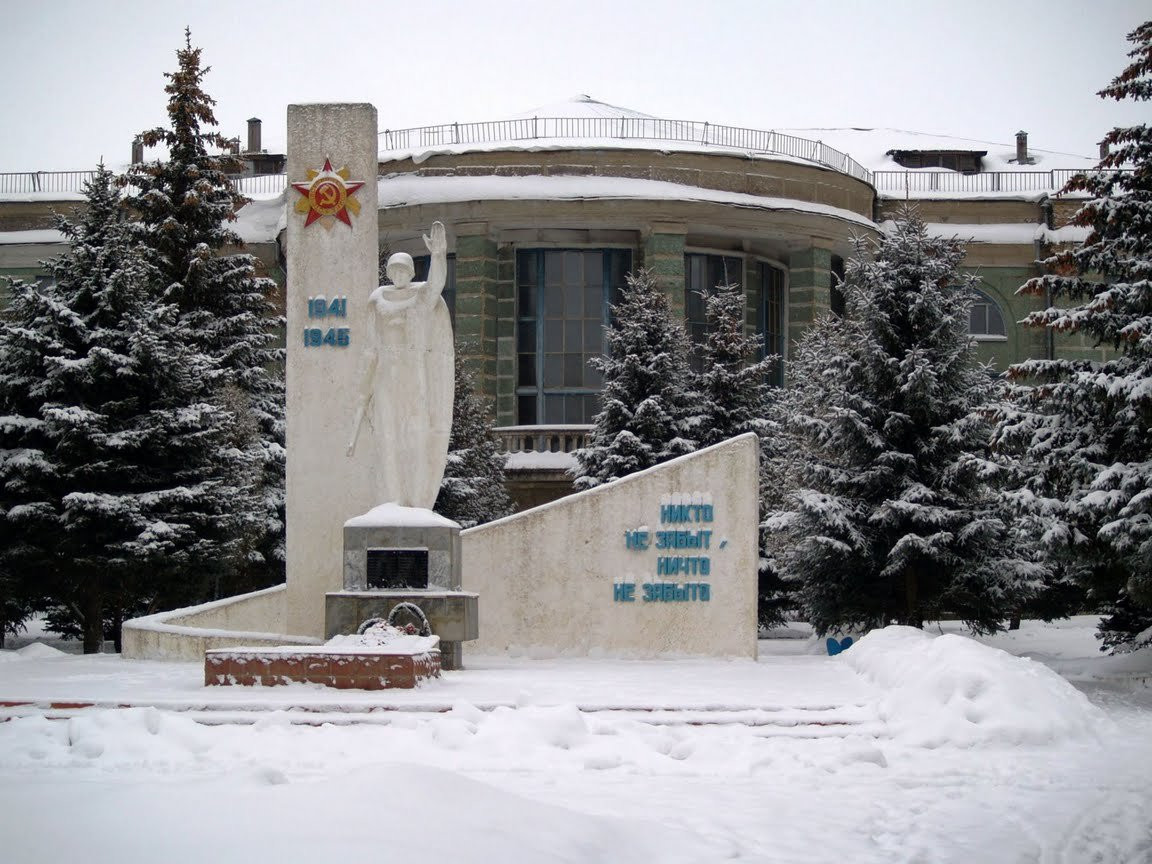 Памятник в Задонске, Россия. Фото 2 – фотографии России