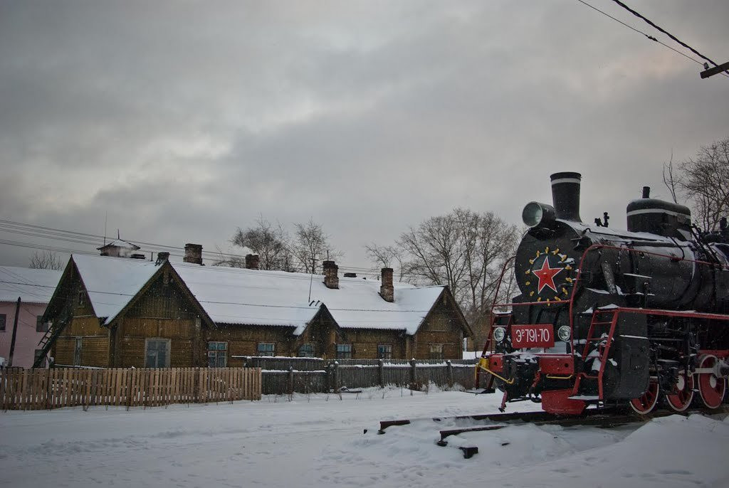 Памятник в Мончегорске, Россия. Фото 1 – фотографии России