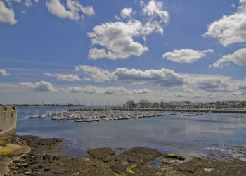 Яхты и катера в Конкарно, Франция – фотографии Франции