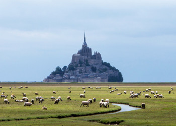 Остров-крепость Мон-Сен-Мишель, Нормандия, Франция – фотографии Франции