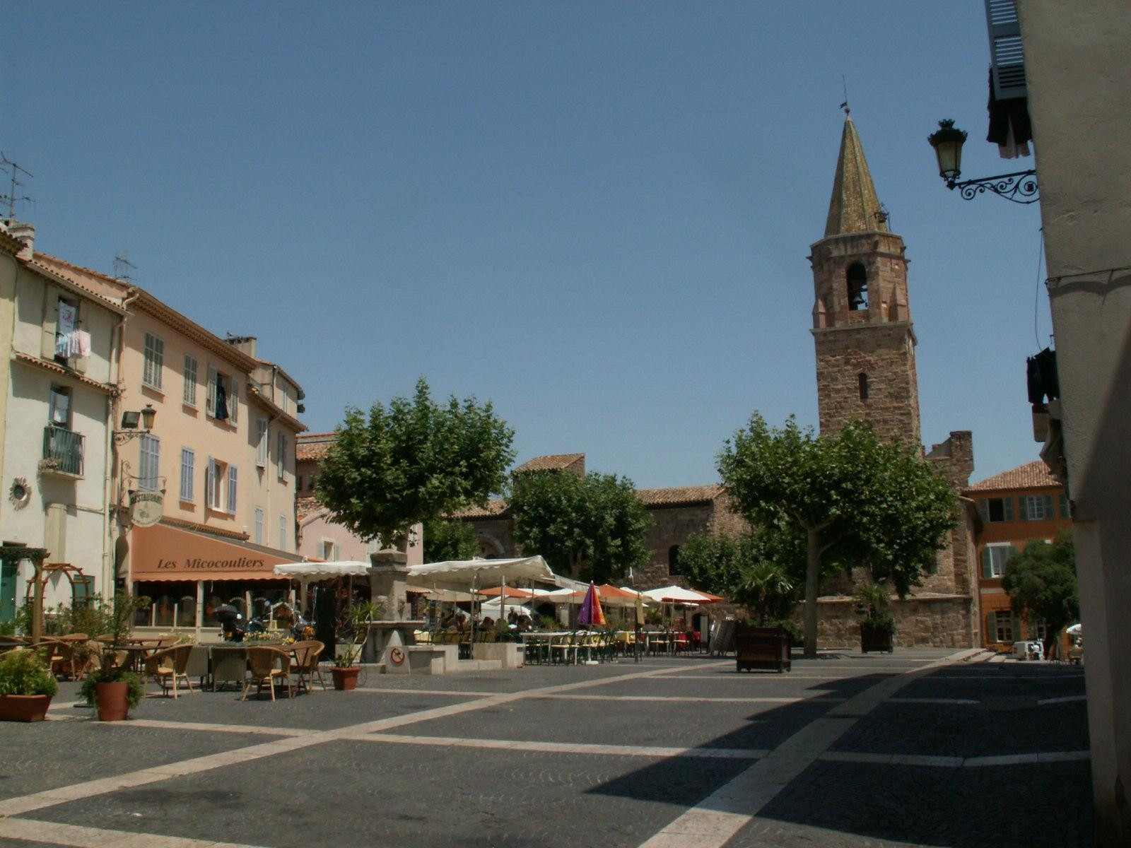 Кафе в Фрежюсе, Франция – фотографии Франции