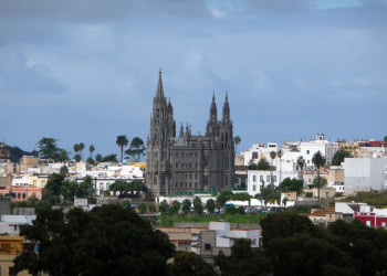 Церковь Сан-Хуан-Баутиста (San Juan Bautista) в городе Арукас – фотографии Канарских островов