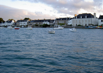 Яхты и катера в Локмариакере, Франция – фотографии Франции