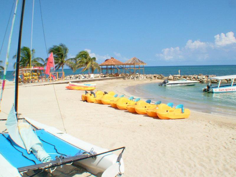 Пляж в Ранэвэй Бэй, Ямайка – фотографии Ямайки