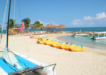 Пляж в Ранэвэй Бэй, Ямайка – фотографии Ямайки