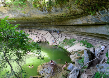 Подземное озеро Гамильтон Пул (Hamilton Pool) – фотографии США