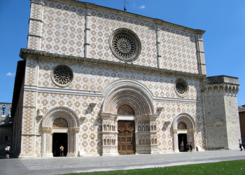 Базилика Святой Марии в Л’Аквиле, Италия – фотографии Италии