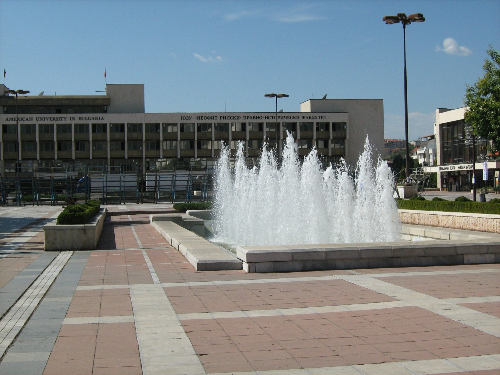 Фонтан в Благоевграде, Болгария – фотографии Болгарии