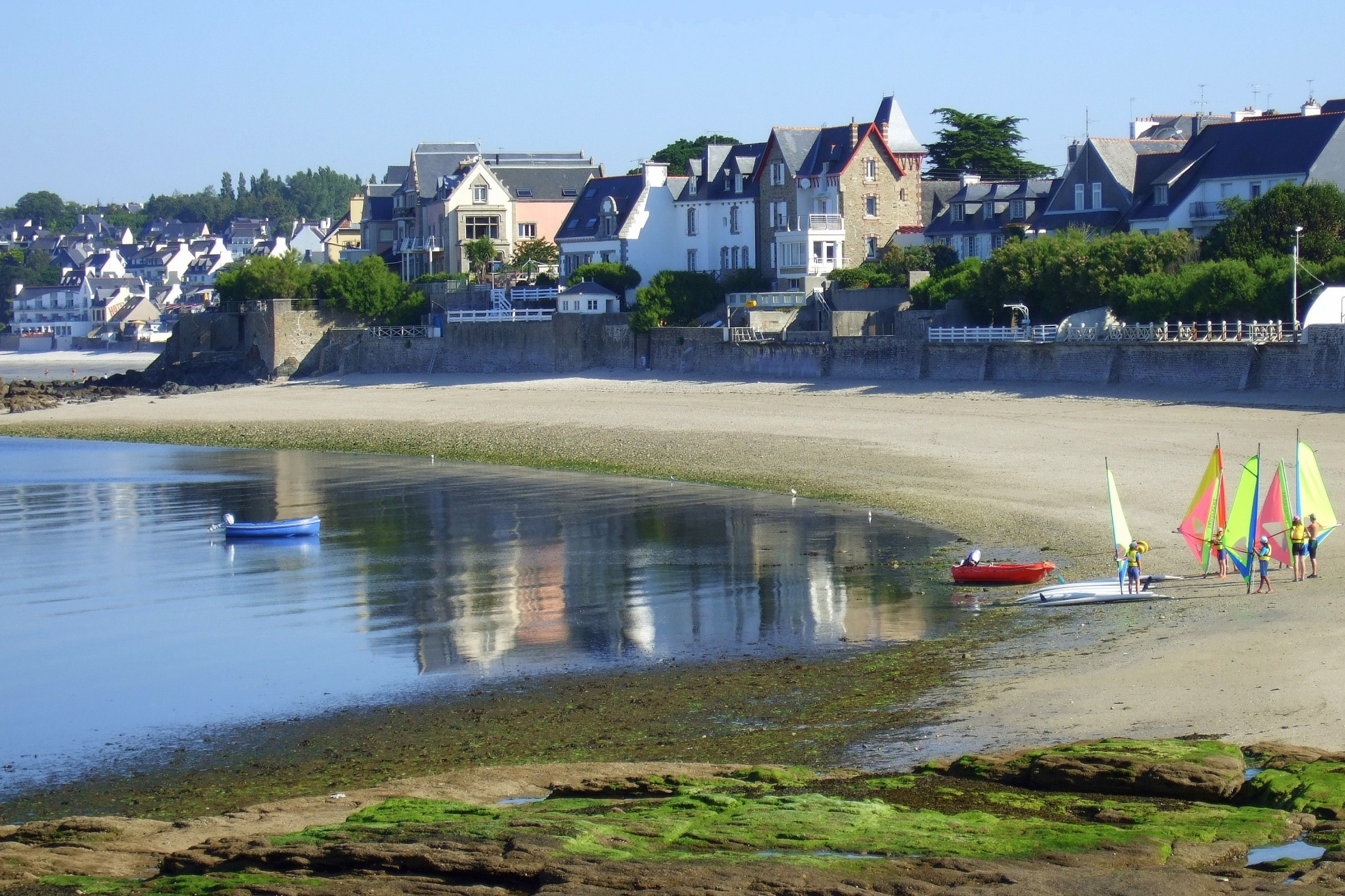 Пляж в Конкарно, Франция – фотографии Франции