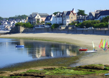 Пляж в Конкарно, Франция – фотографии Франции