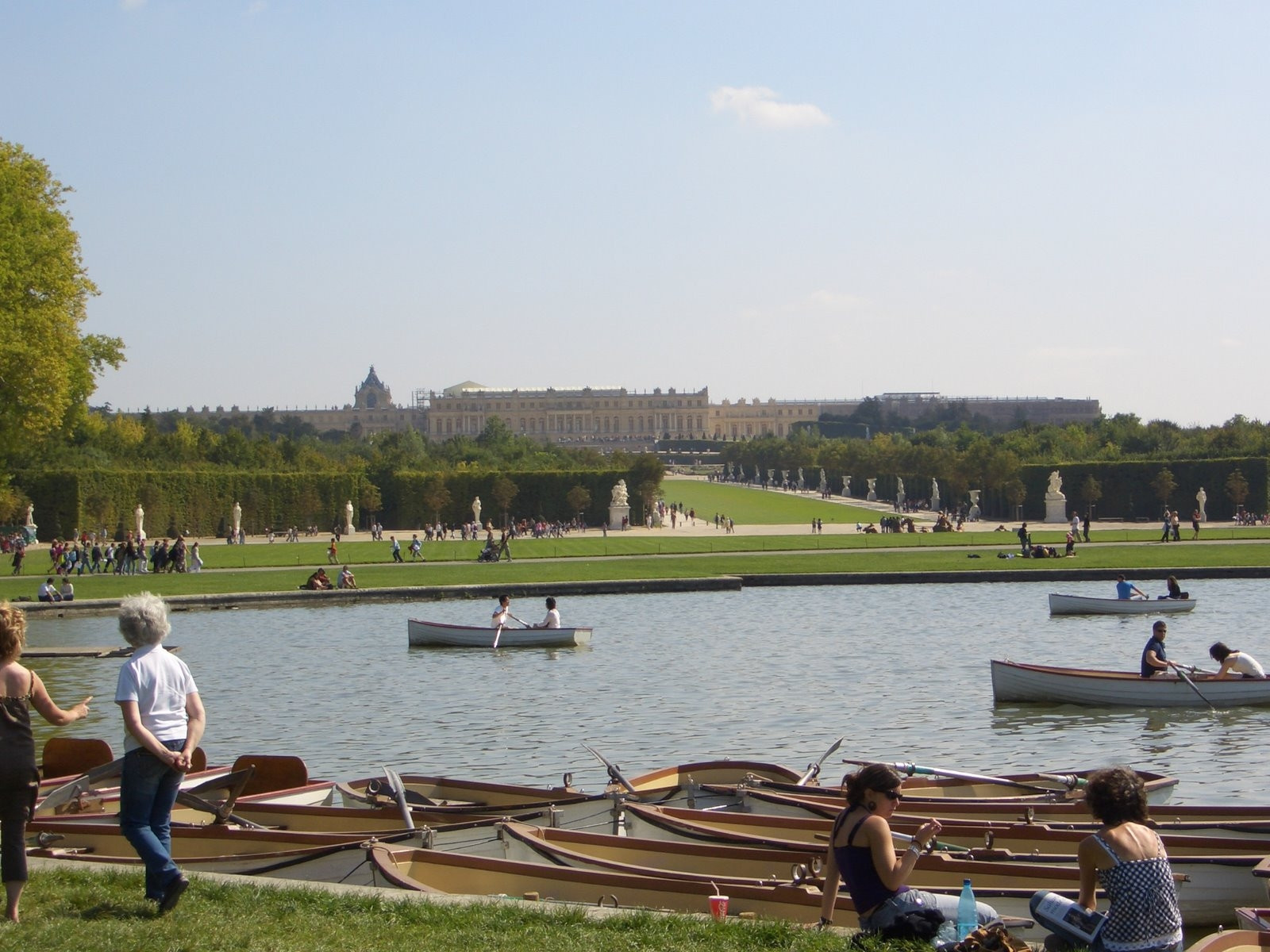 Люди на озере в Версале, Франция. Фото 2 – фотографии Франции